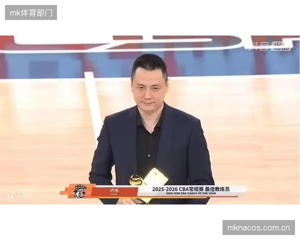 常规赛冠军上海队在季后赛八强战中展现实力，以2-0的总比分轻松横扫山东队，率先晋级半决赛。